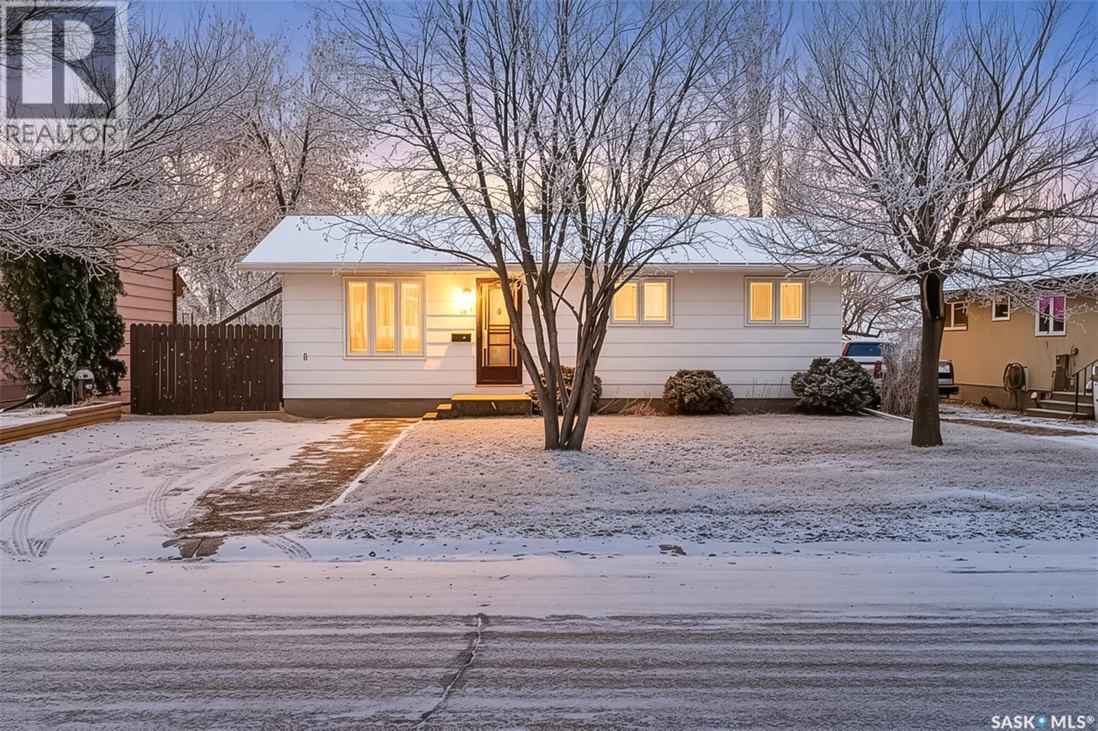 1219 Spadina Street W, Moose Jaw, Saskatchewan  S6H 7G5 - Photo 5 - SK024863