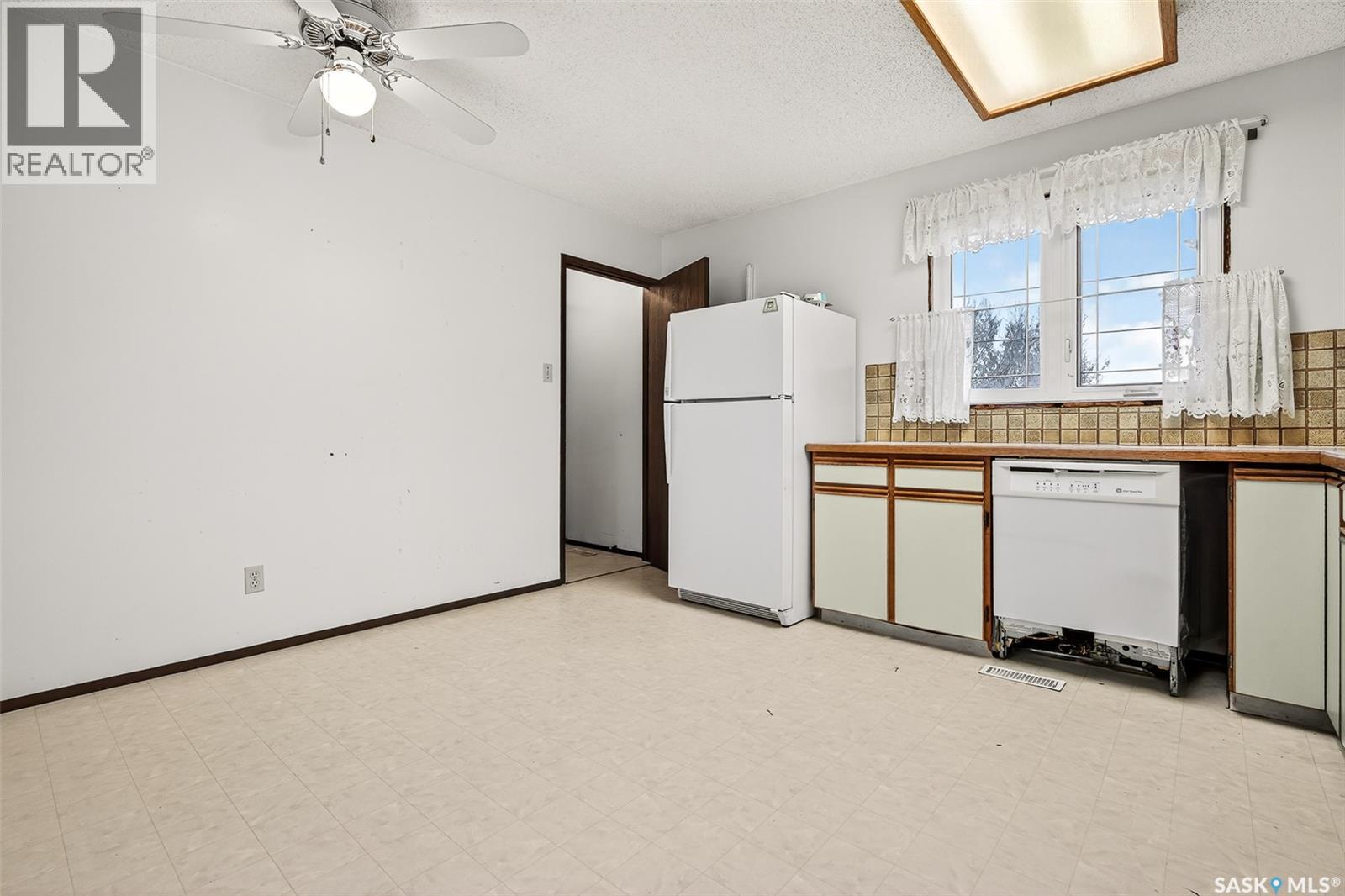 1219 Spadina Street W, Moose Jaw, Saskatchewan  S6H 7G5 - Photo 9 - SK024863