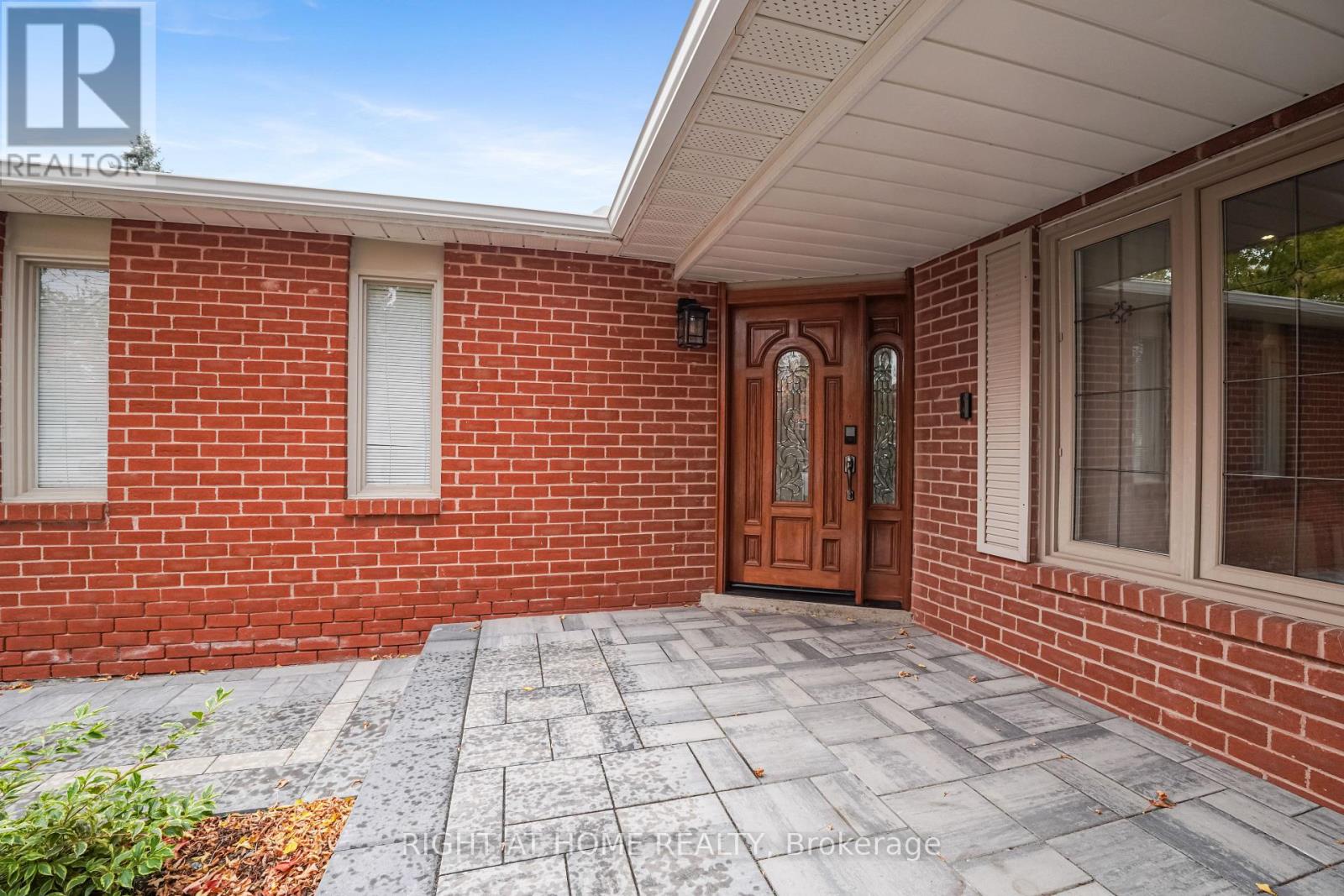 97 Brillinger Street, Richmond Hill, Ontario  L4C 8Y3 - Photo 2 - N12586740