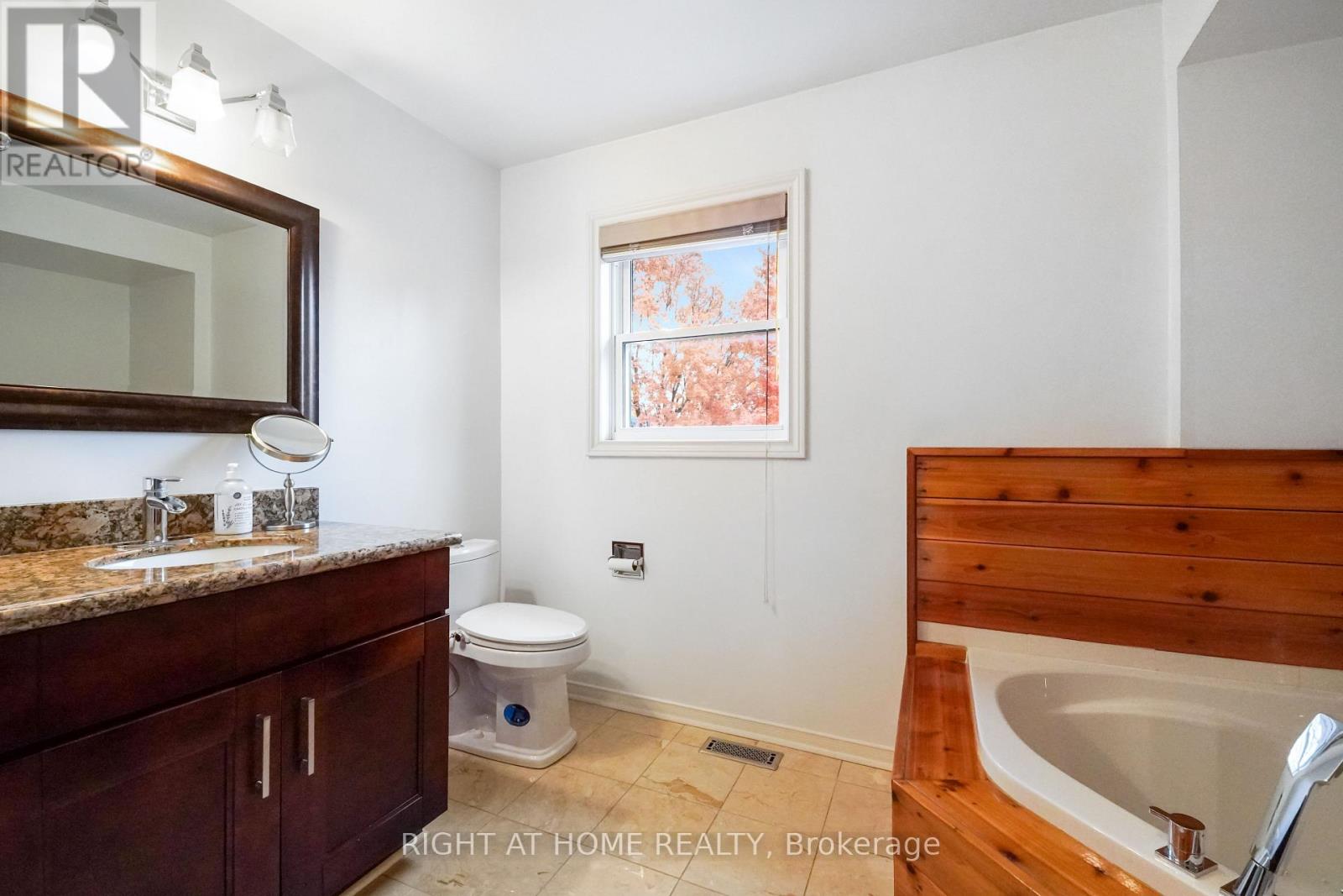 97 Brillinger Street, Richmond Hill, Ontario  L4C 8Y3 - Photo 23 - N12586740