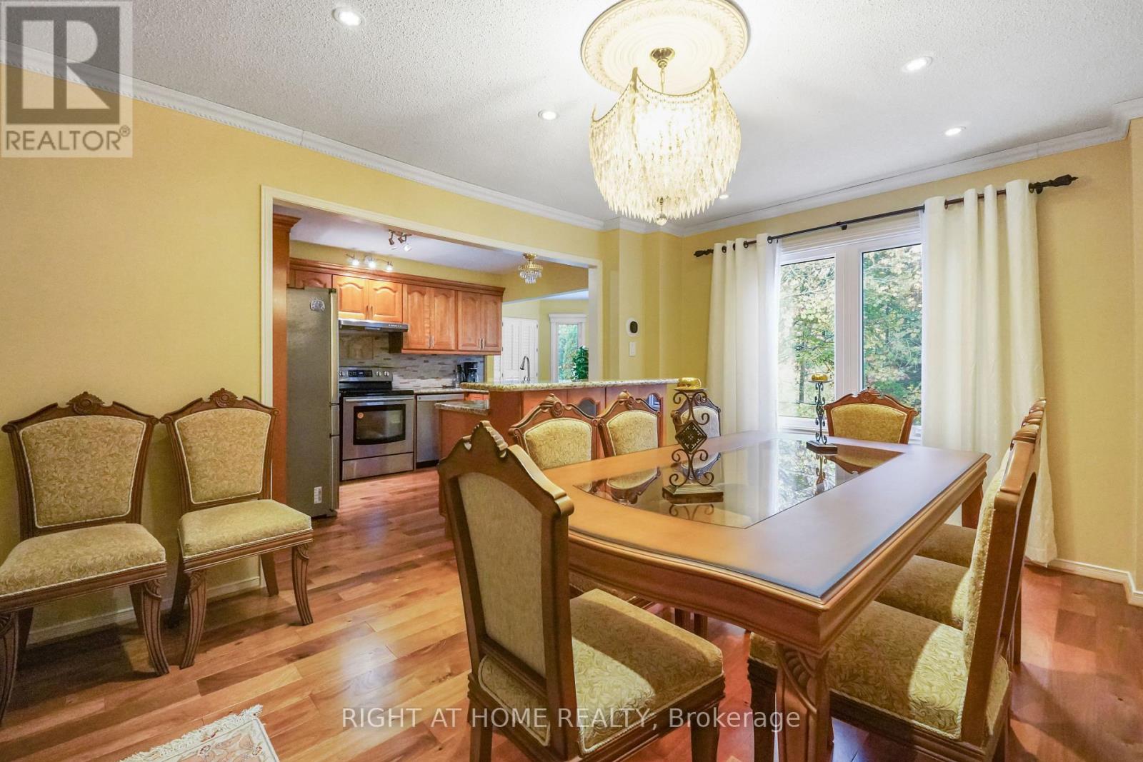 97 Brillinger Street, Richmond Hill, Ontario  L4C 8Y3 - Photo 8 - N12586740