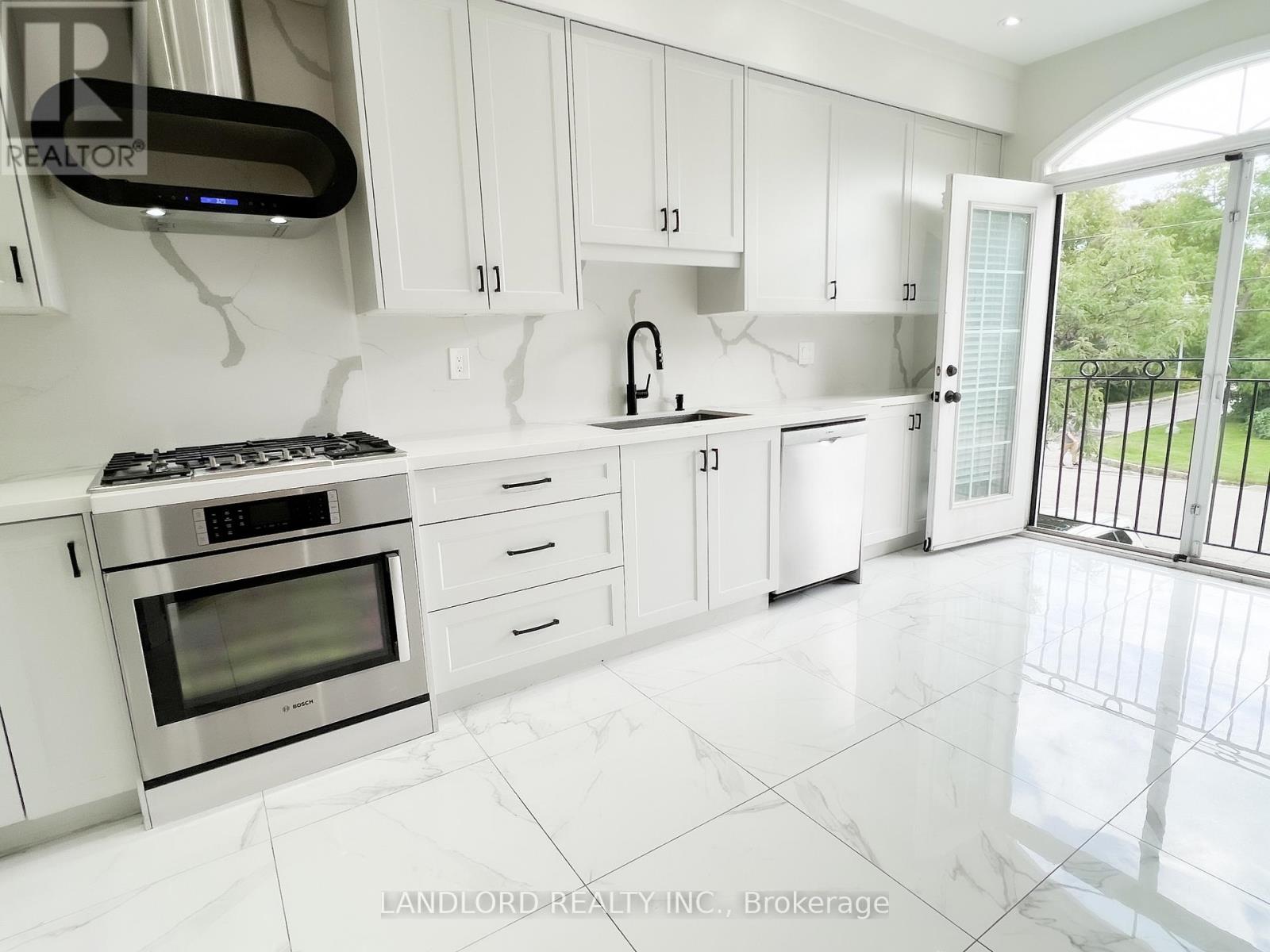 33 BENSON AVENUE, Richmond Hill, Ontario