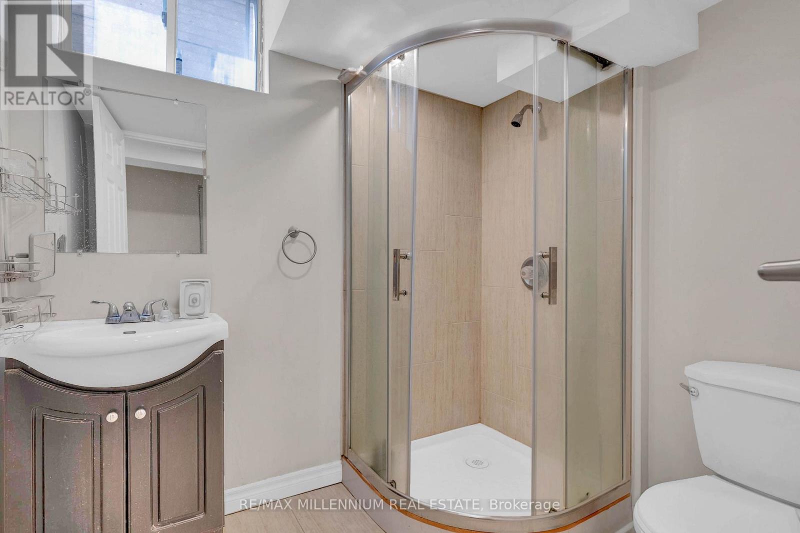 10 Mainland Crescent E, Vaughan, Ontario  L6A 3G3 - Photo 36 - N12586780