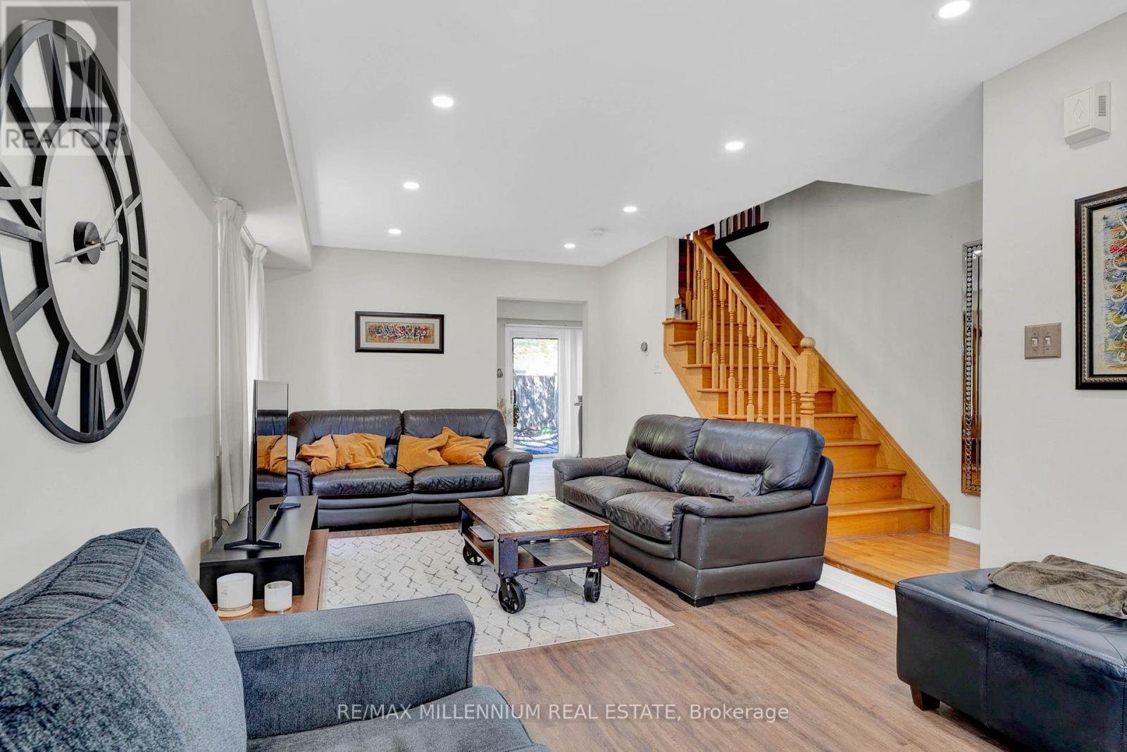 10 Mainland Crescent E, Vaughan, Ontario  L6A 3G3 - Photo 5 - N12586780