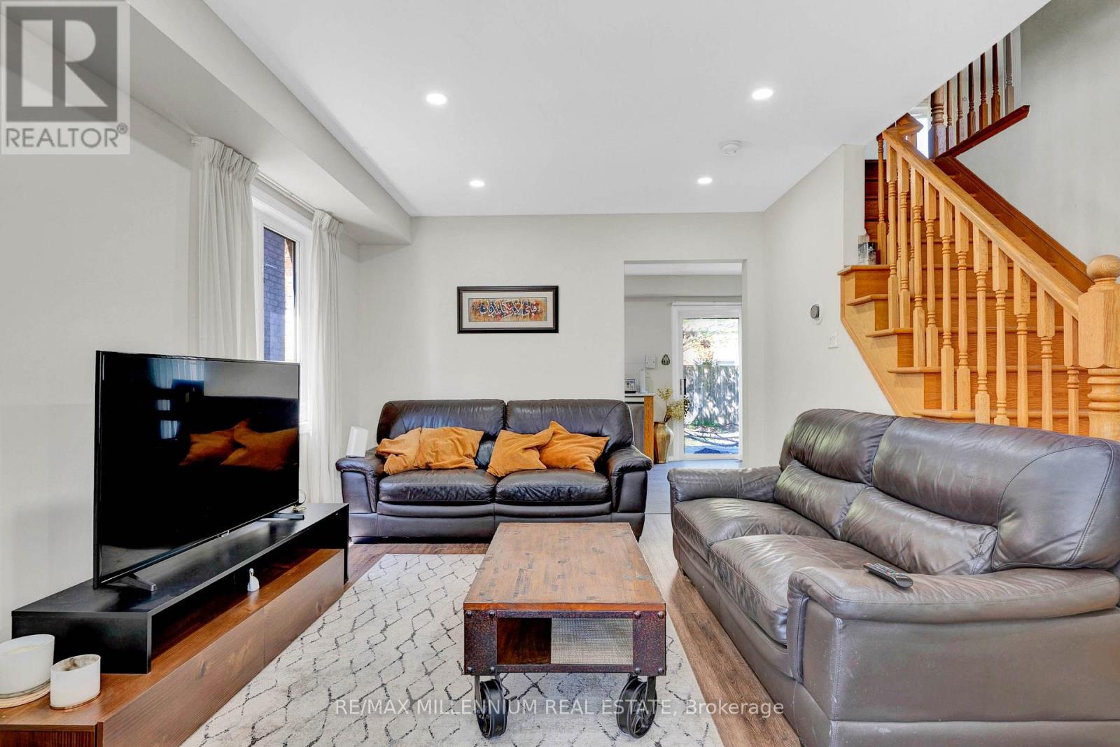 10 Mainland Crescent E, Vaughan, Ontario  L6A 3G3 - Photo 6 - N12586780