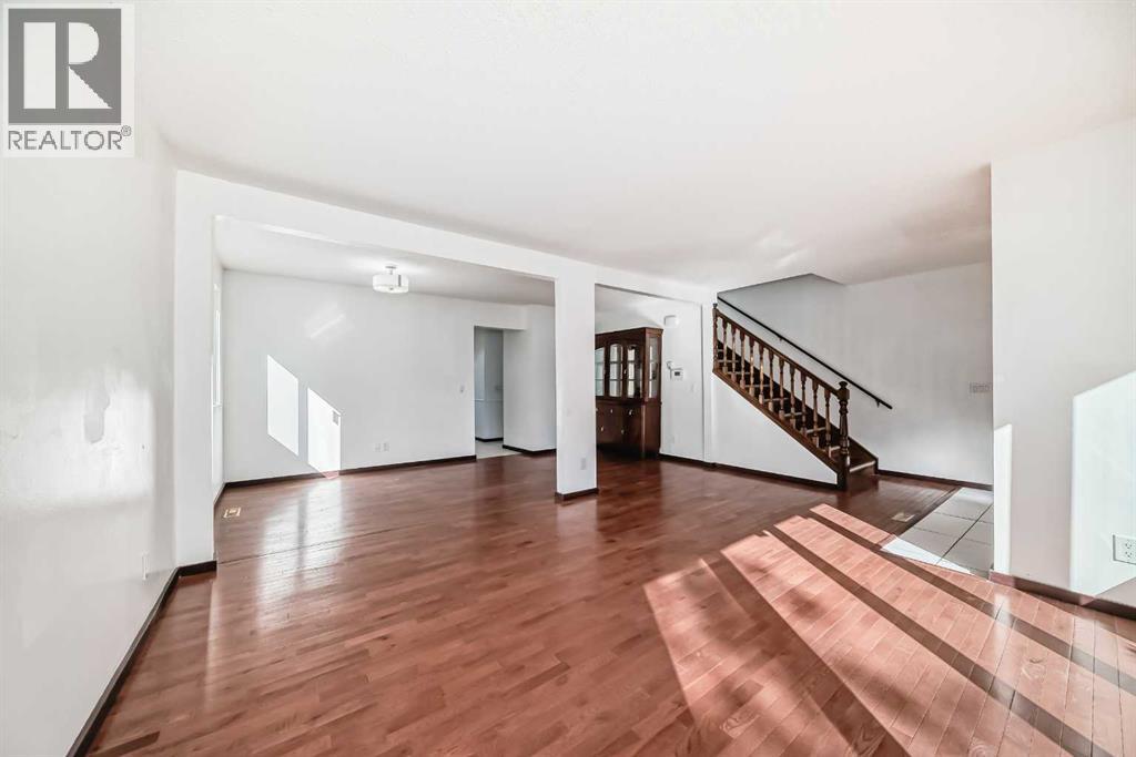 79 Bermuda Drive Nw, Calgary, Alberta  T3K 1H5 - Photo 7 - A2257528