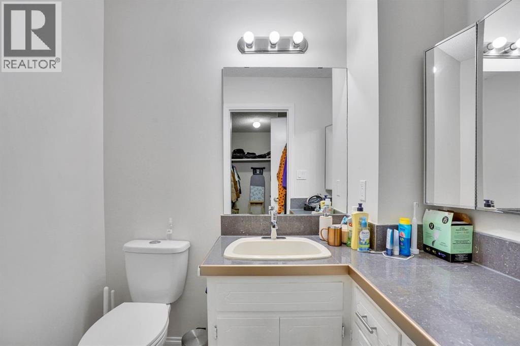 1038 Berkley Drive Nw, Calgary, Alberta  T3K 1A3 - Photo 34 - A2269891