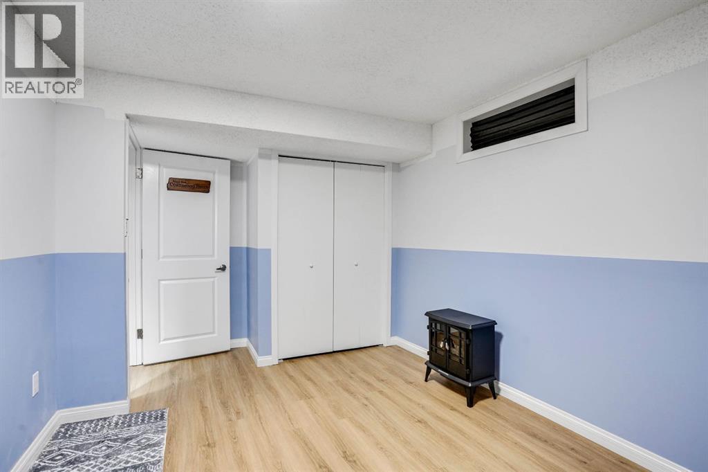 1038 Berkley Drive Nw, Calgary, Alberta  T3K 1A3 - Photo 39 - A2269891