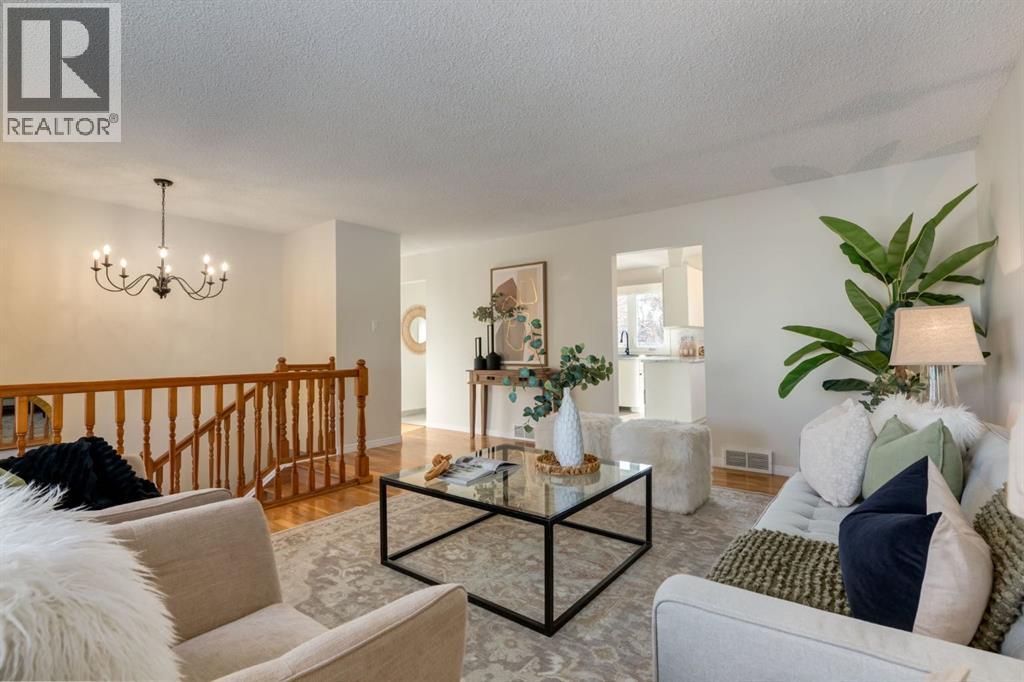 743 Sabrina Road Sw, Calgary, Alberta  T2W 0P4 - Photo 5 - A2271755