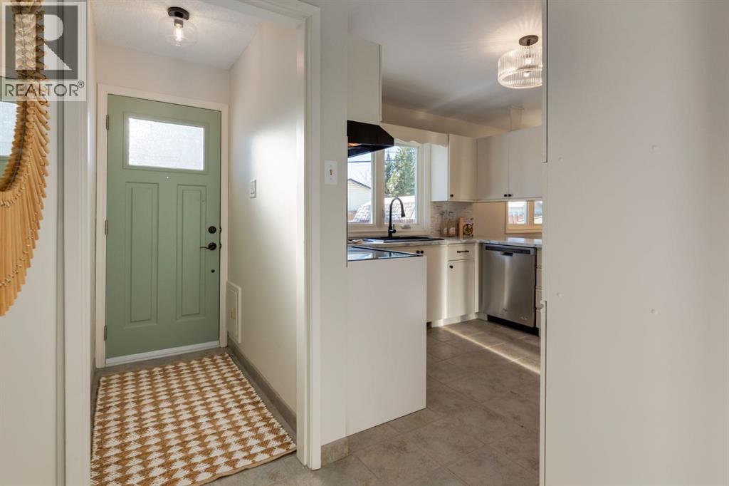 743 Sabrina Road Sw, Calgary, Alberta  T2W 0P4 - Photo 11 - A2271755