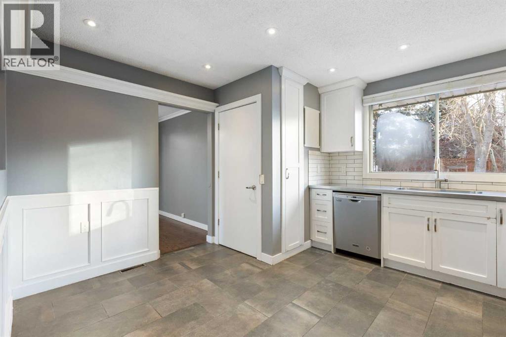 159 Brookgreen Drive Sw, Calgary, Alberta  T2W 2W4 - Photo 10 - A2272184