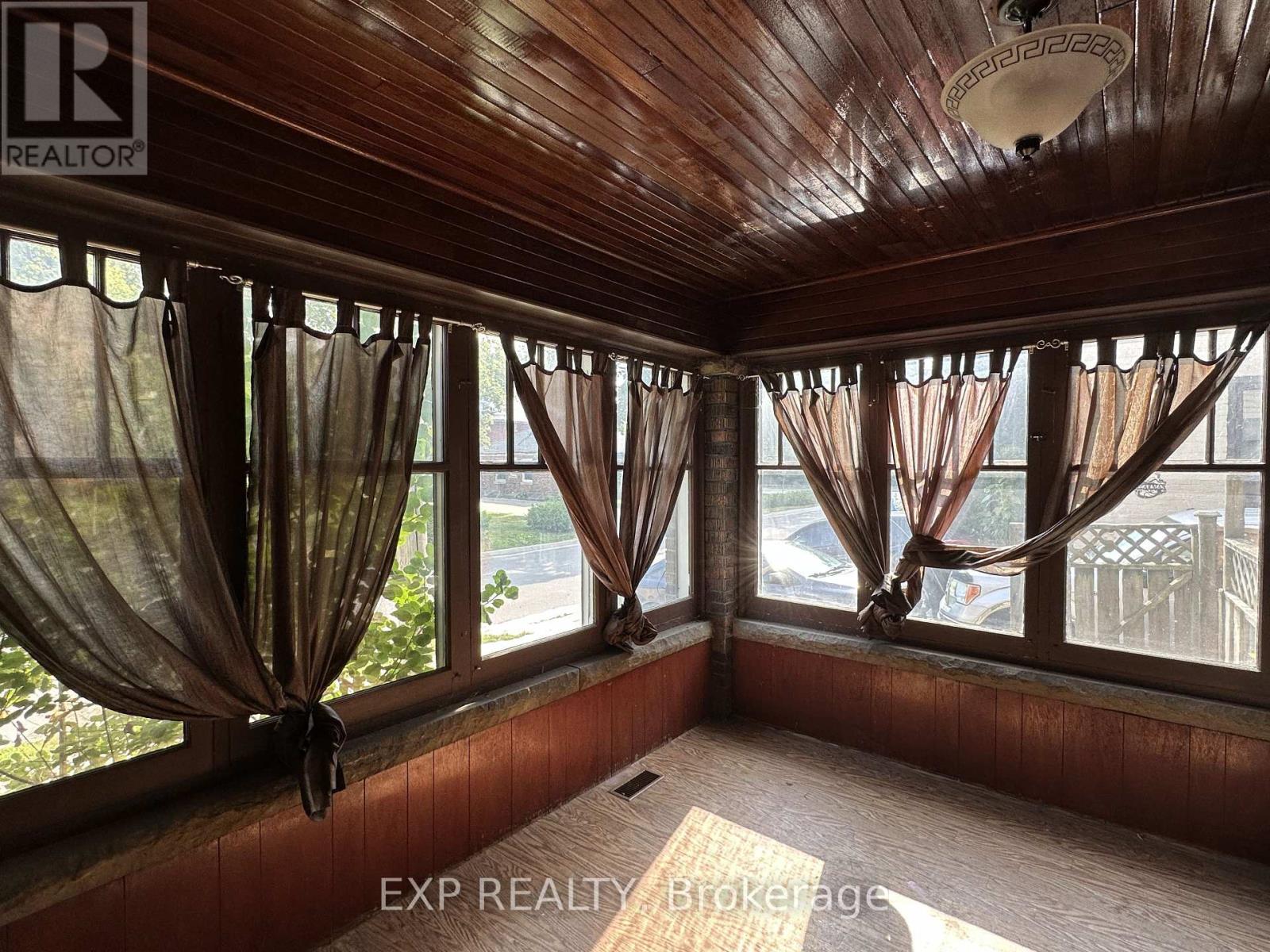 15 St Anne's Place, St. Thomas, Ontario  N5R 2W2 - Photo 3 - X12586870