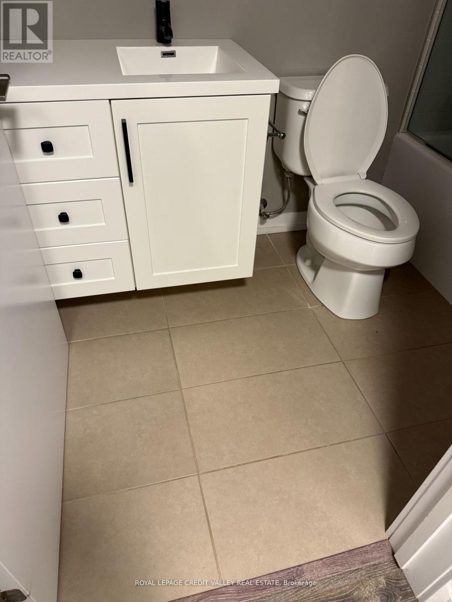 320 - 457 Plains Road E, Burlington, Ontario  L7T 2E2 - Photo 28 - W12586772