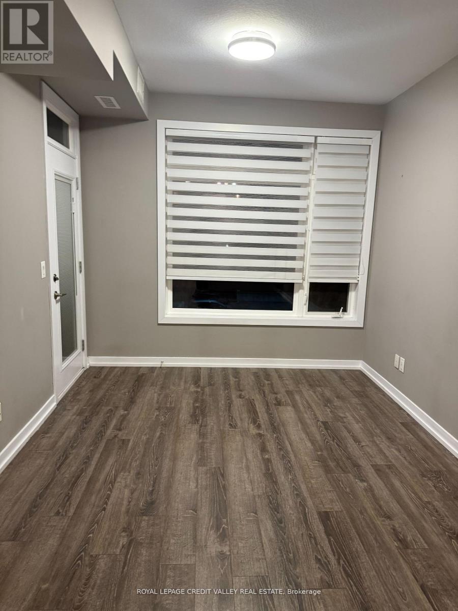 320 - 457 Plains Road E, Burlington, Ontario  L7T 2E2 - Photo 5 - W12586772