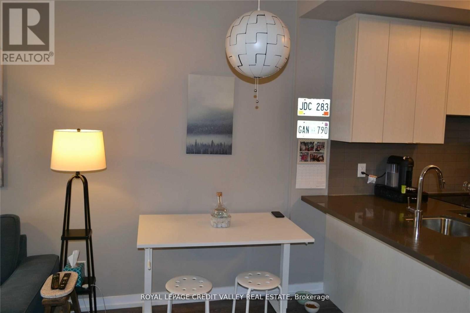 320 - 457 Plains Road E, Burlington, Ontario  L7T 2E2 - Photo 6 - W12586772