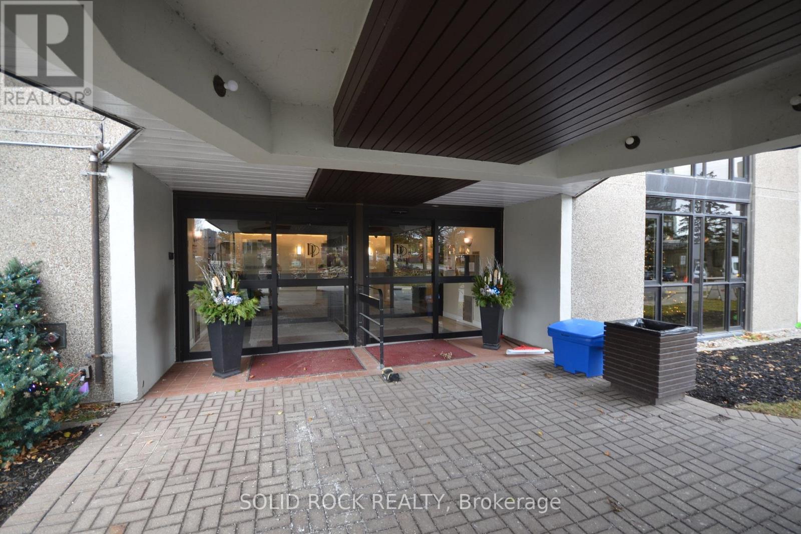 607 - 1025 Richmond Road, Ottawa, Ontario K2B 8G8 - Photo 3 - X12586846