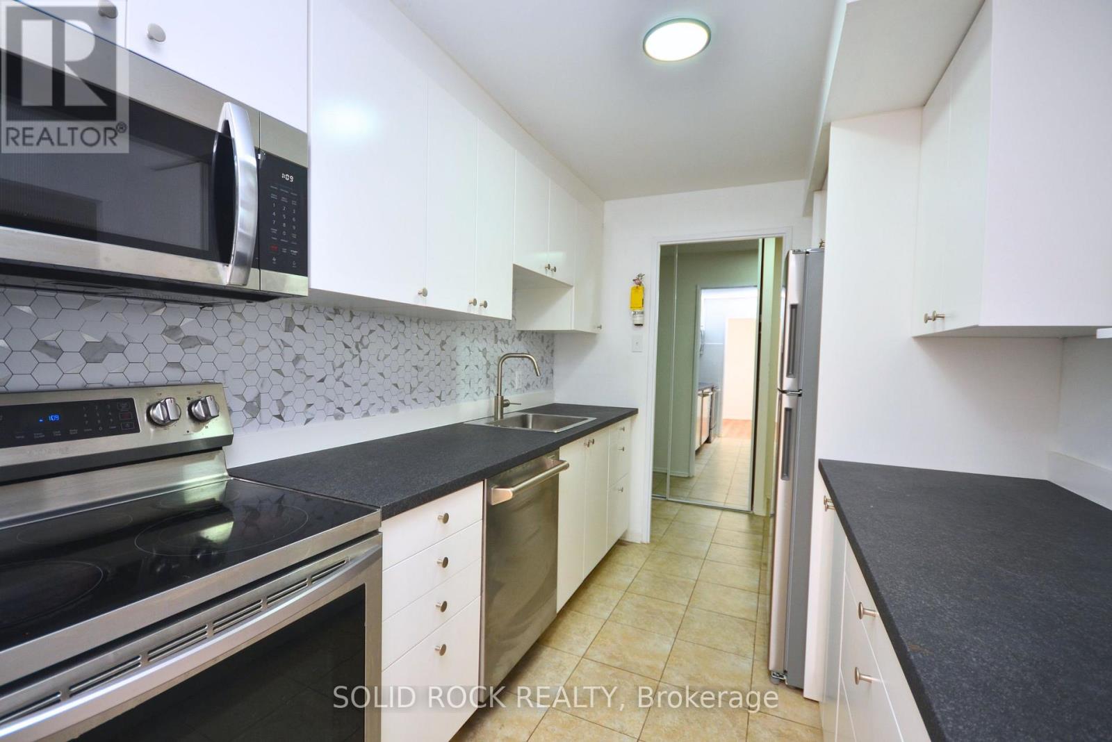 607 - 1025 Richmond Road, Ottawa, Ontario K2B 8G8 - Photo 8 - X12586846