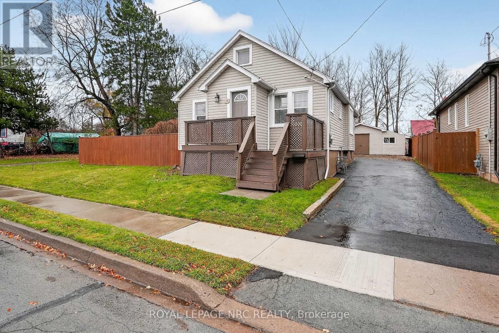 25 ALMOND STREET, Welland, Ontario