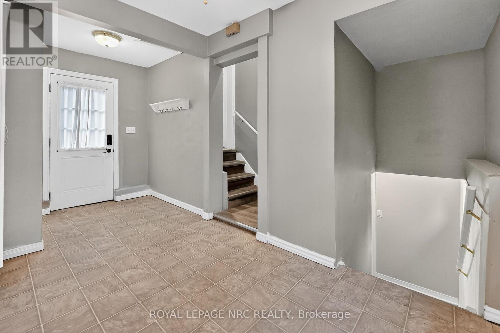 25 Almond Street, Welland, Ontario  L3B 3P6 - Photo 5 - X12586888