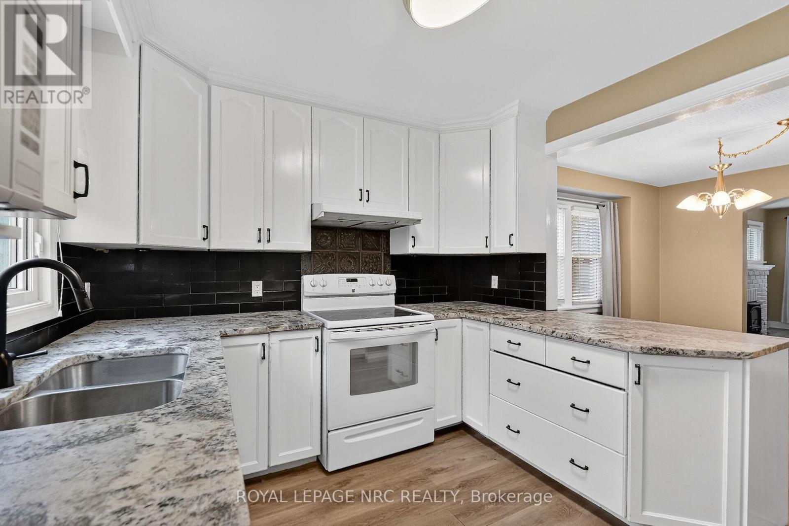 25 Almond Street, Welland, Ontario  L3B 3P6 - Photo 8 - X12586888