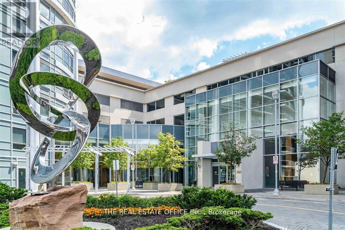 221 - 135 VILLAGE GREEN SQUARE, Toronto, Ontario