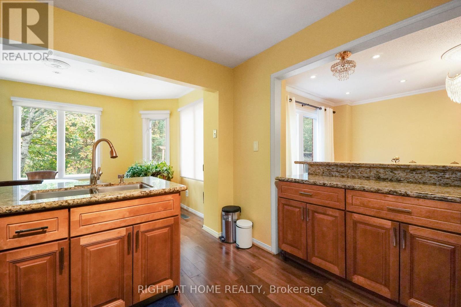 97 Brillinger Street, Richmond Hill, Ontario  L4C 8Y3 - Photo 12 - N12586798