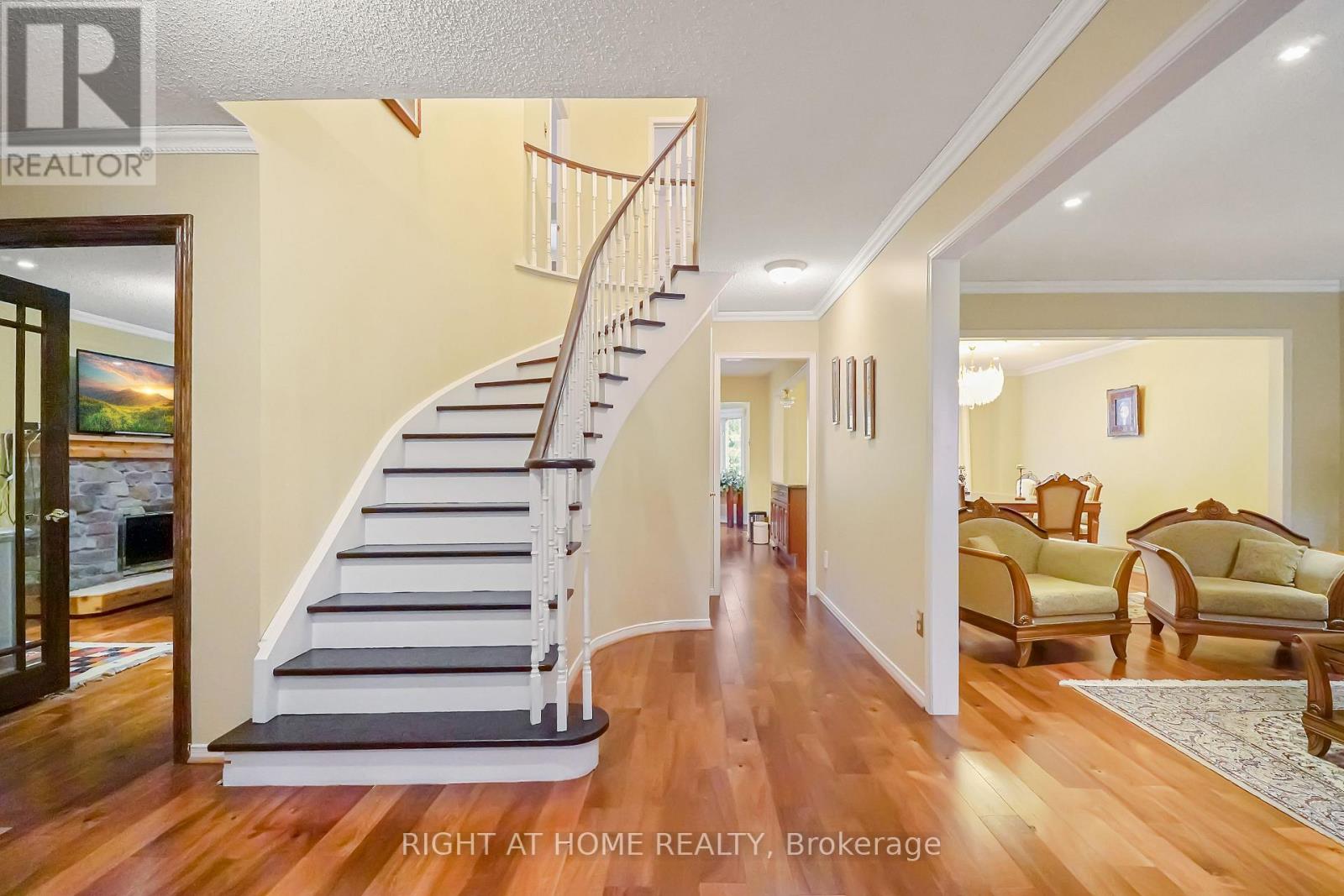 97 Brillinger Street, Richmond Hill, Ontario  L4C 8Y3 - Photo 2 - N12586798