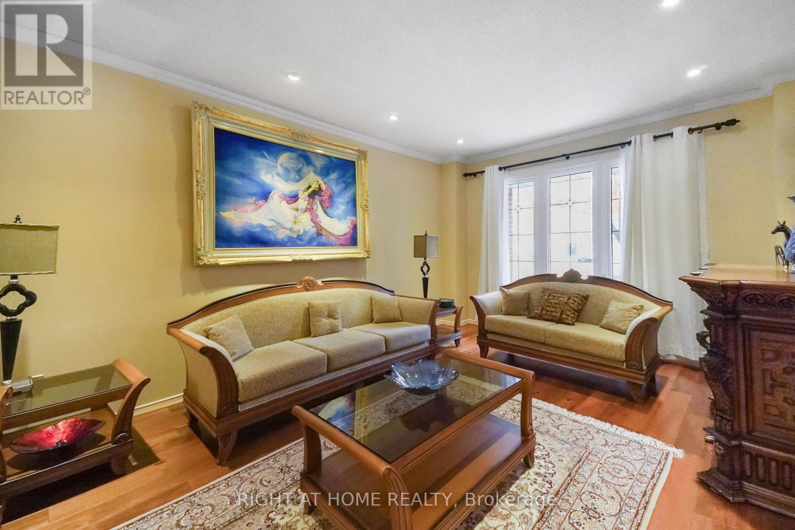 97 Brillinger Street, Richmond Hill, Ontario  L4C 8Y3 - Photo 4 - N12586798