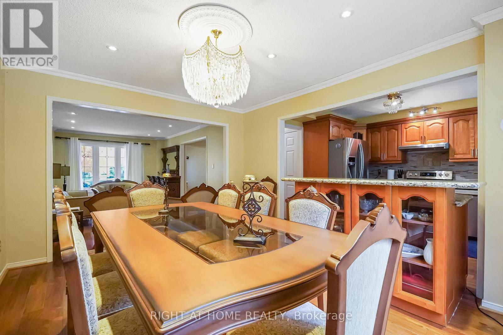 97 Brillinger Street, Richmond Hill, Ontario  L4C 8Y3 - Photo 8 - N12586798