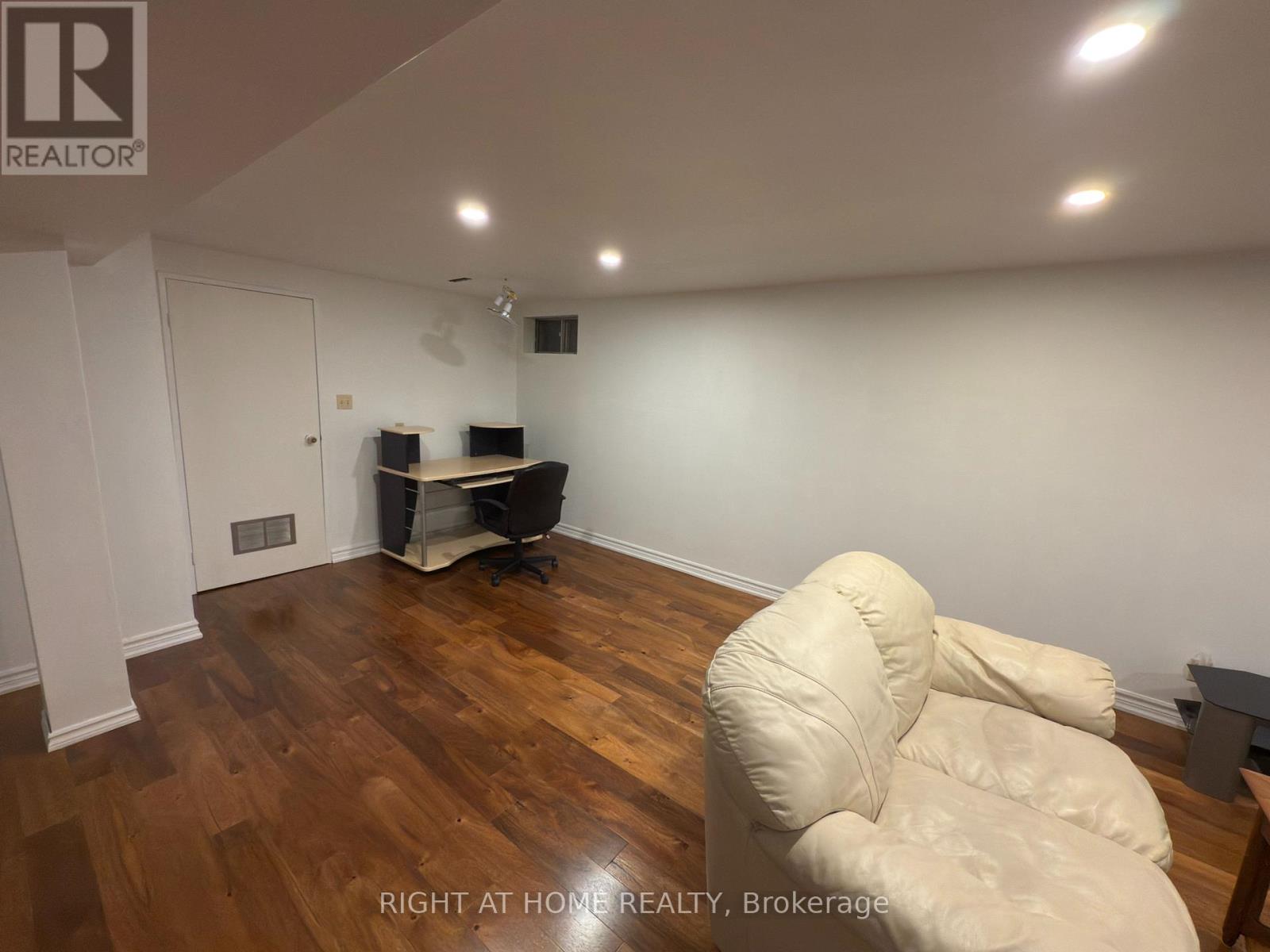 97 Brillinger Street, Richmond Hill, Ontario L4C 8Y3 - Photo 4 - N12586806