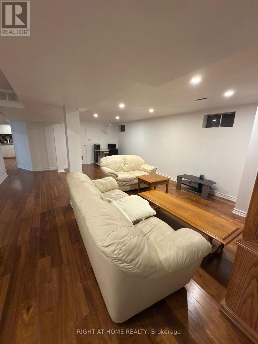 97 Brillinger Street, Richmond Hill, Ontario L4C 8Y3 - Photo 5 - N12586806