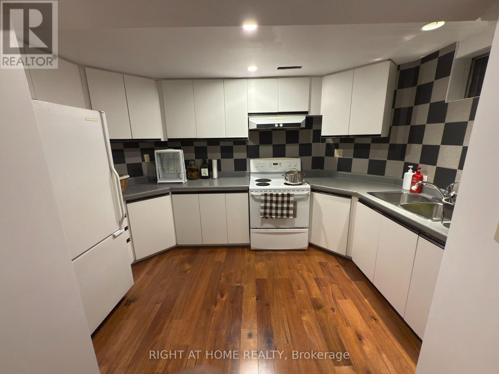 97 Brillinger Street, Richmond Hill, Ontario L4C 8Y3 - Photo 7 - N12586806