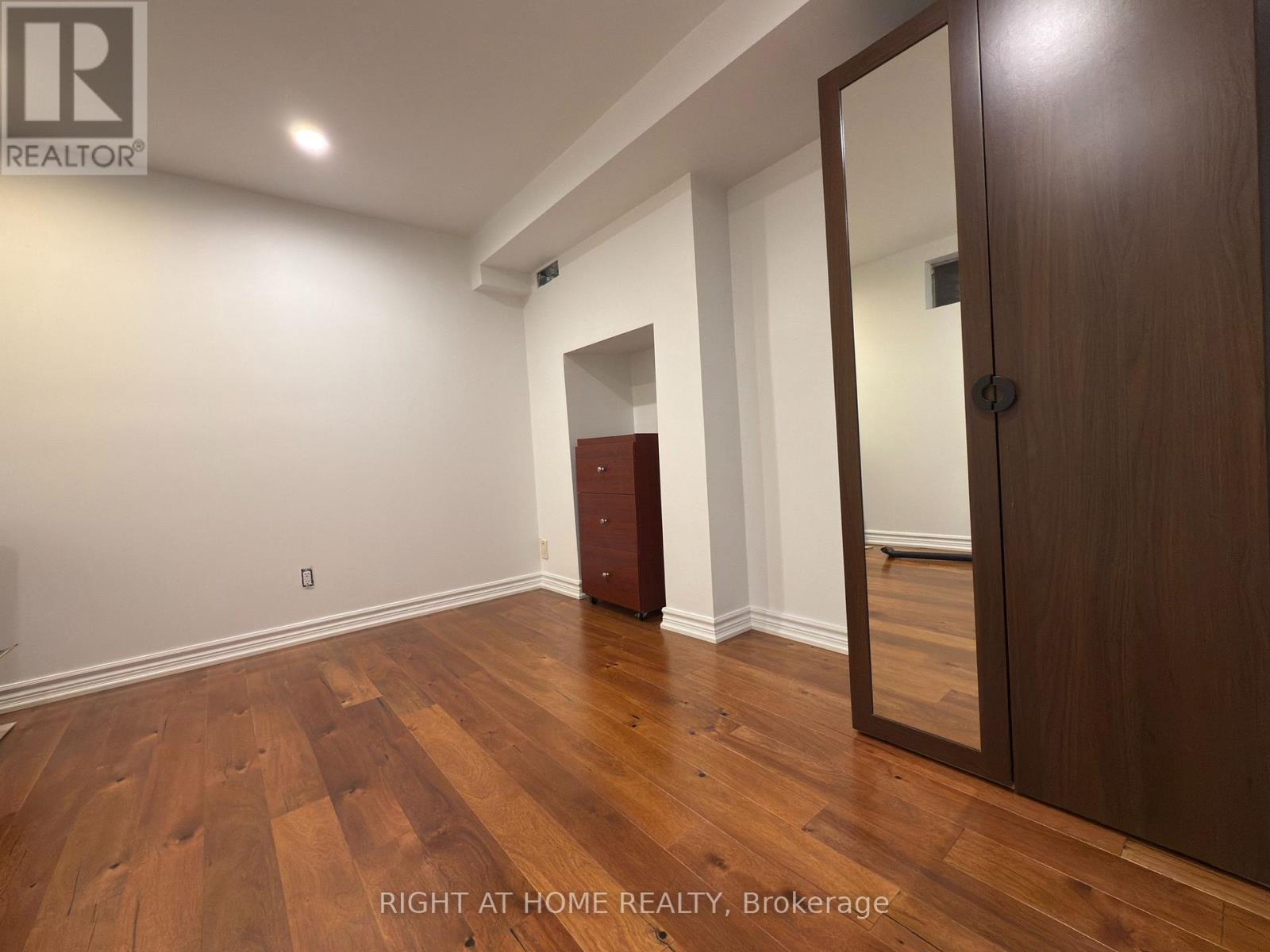 97 Brillinger Street, Richmond Hill, Ontario L4C 8Y3 - Photo 8 - N12586806