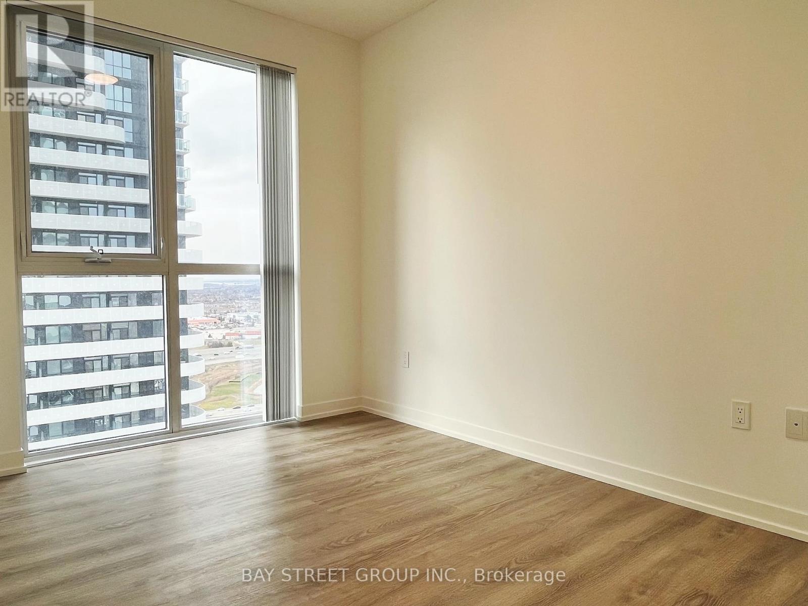 2912 - 8 Interchange Way, Vaughan, Ontario L4K 5Z7 - Photo 10 - N12586878