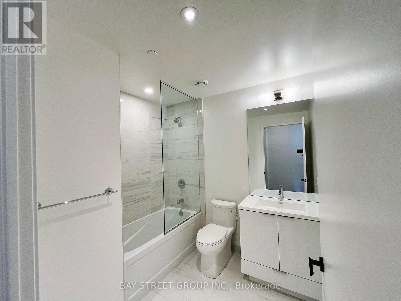 2912 - 8 Interchange Way, Vaughan, Ontario L4K 5Z7 - Photo 11 - N12586878