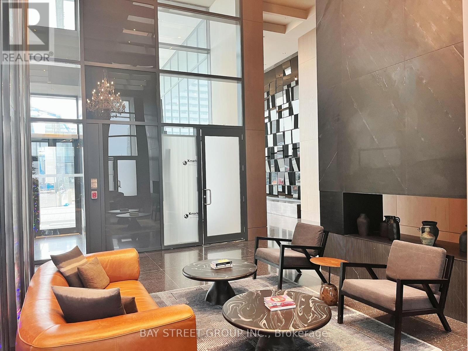 2912 - 8 Interchange Way, Vaughan, Ontario L4K 5Z7 - Photo 2 - N12586878