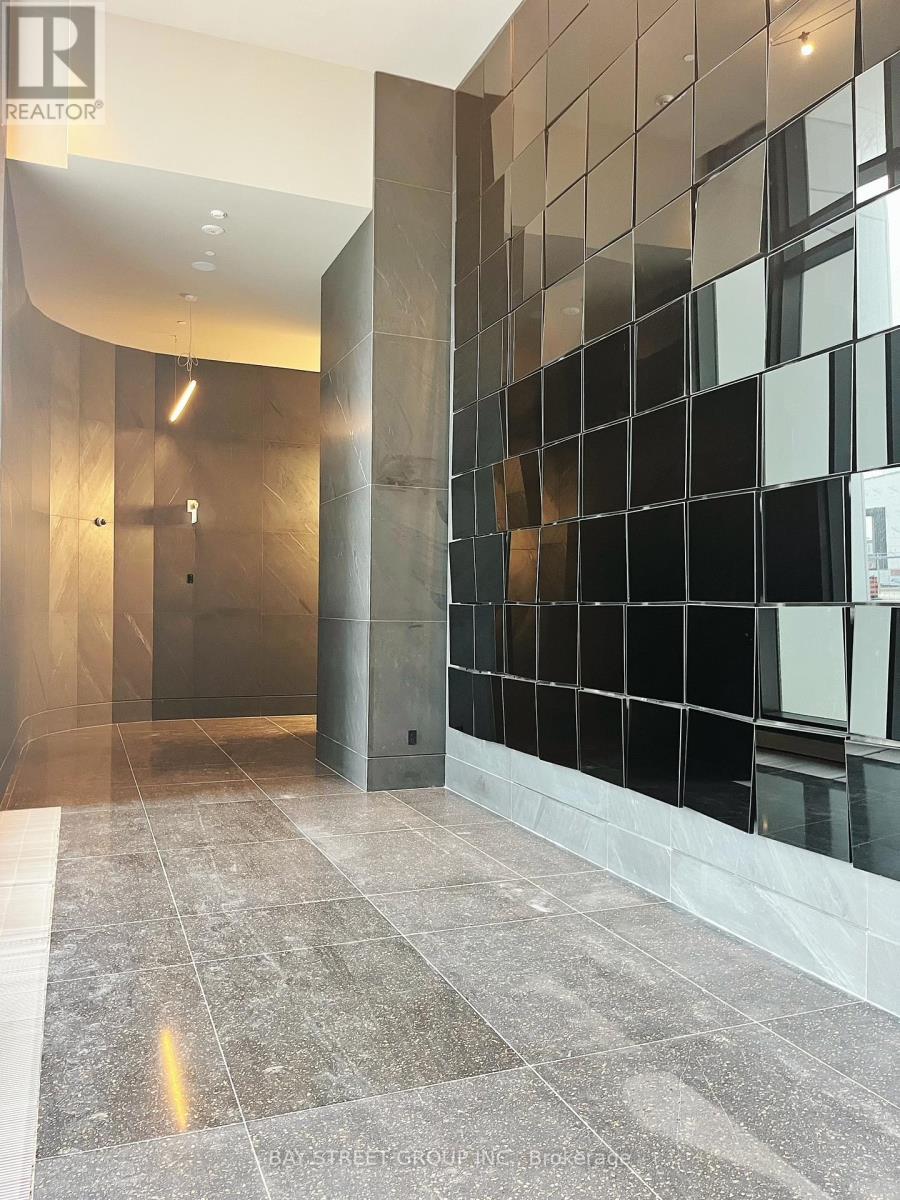 2912 - 8 Interchange Way, Vaughan, Ontario L4K 5Z7 - Photo 4 - N12586878