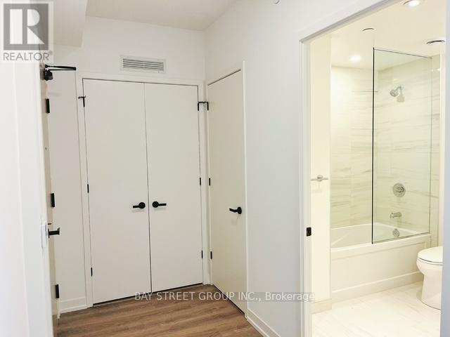 2912 - 8 Interchange Way, Vaughan, Ontario L4K 5Z7 - Photo 7 - N12586878