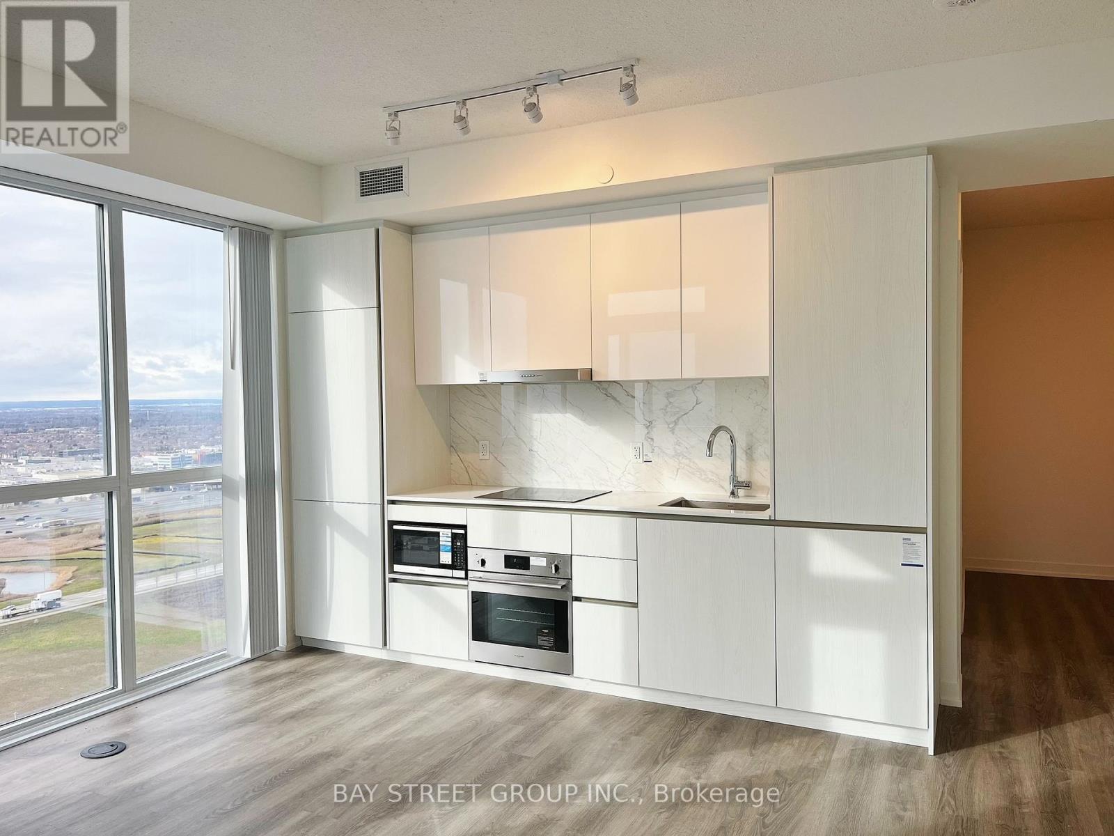 2912 - 8 Interchange Way, Vaughan, Ontario L4K 5Z7 - Photo 8 - N12586878