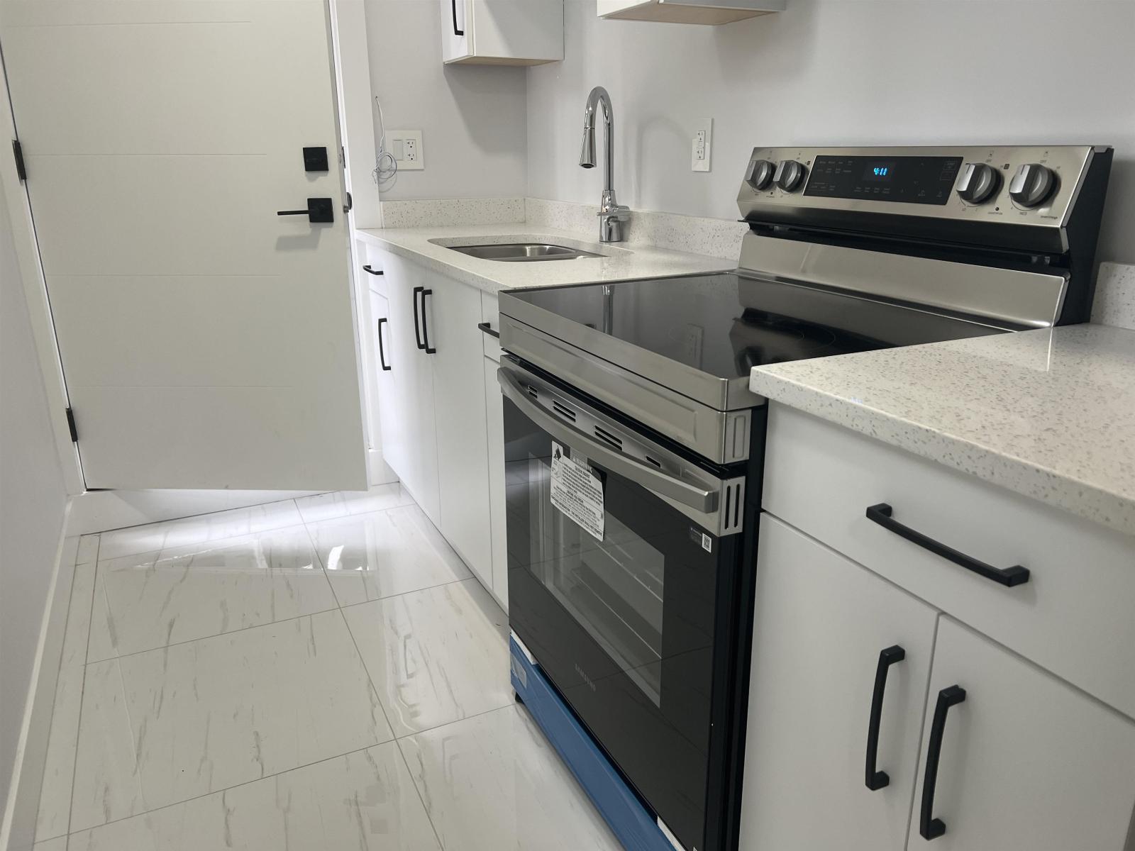 166xx 18a Avenue, Surrey, British Columbia V3Z 1A2 - Photo 2 - R3070957