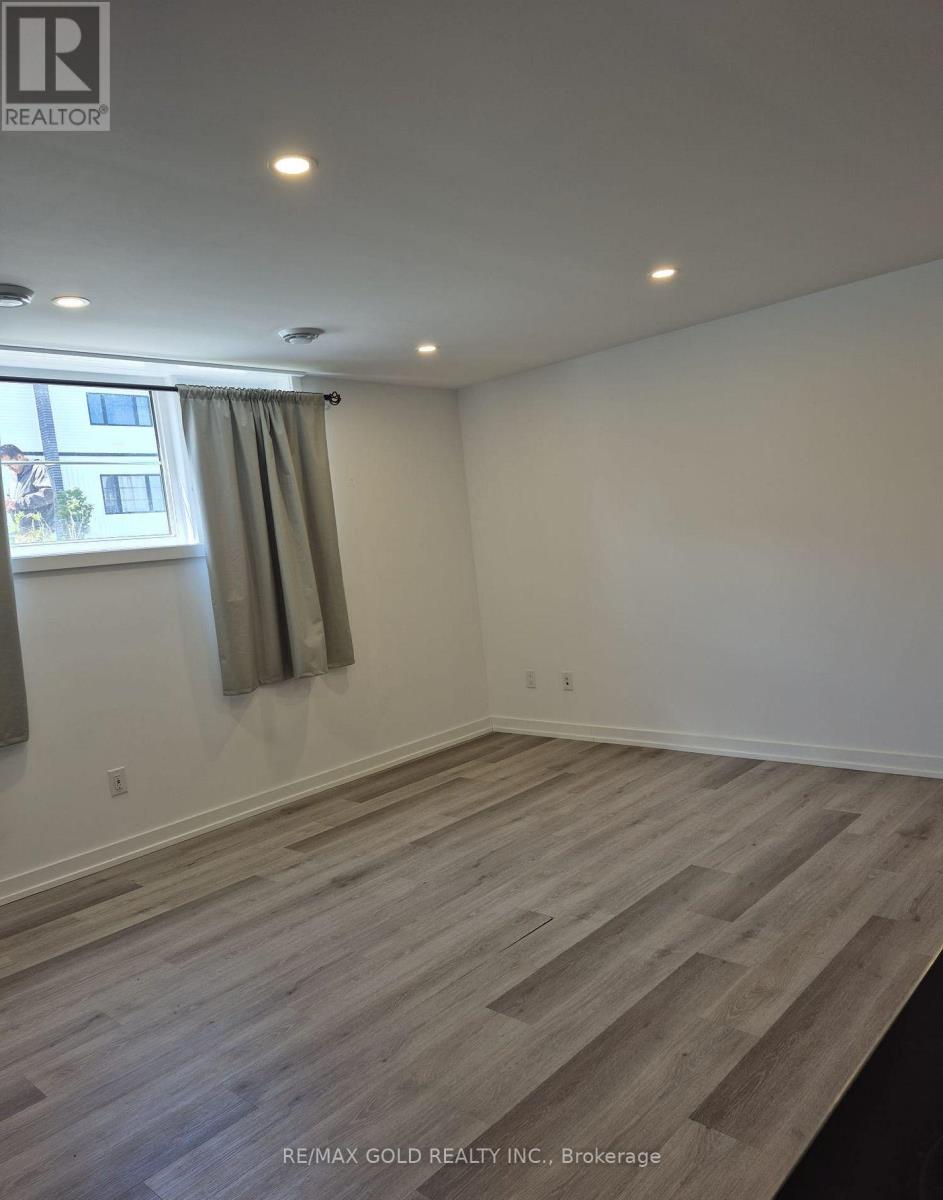 812 - 4263 Fourth Avenue, Niagara Falls, Ontario L2E 0C2 - Photo 3 - X12586904