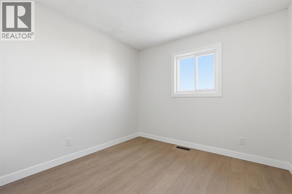 96 Falshire Drive Ne, Calgary, Alberta  T3J 3A3 - Photo 18 - A2273054