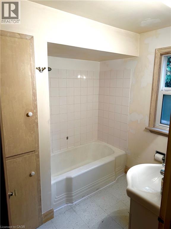 147 Cline Avenue S, Hamilton, Ontario  L8S 1X3 - Photo 13 - 40773468