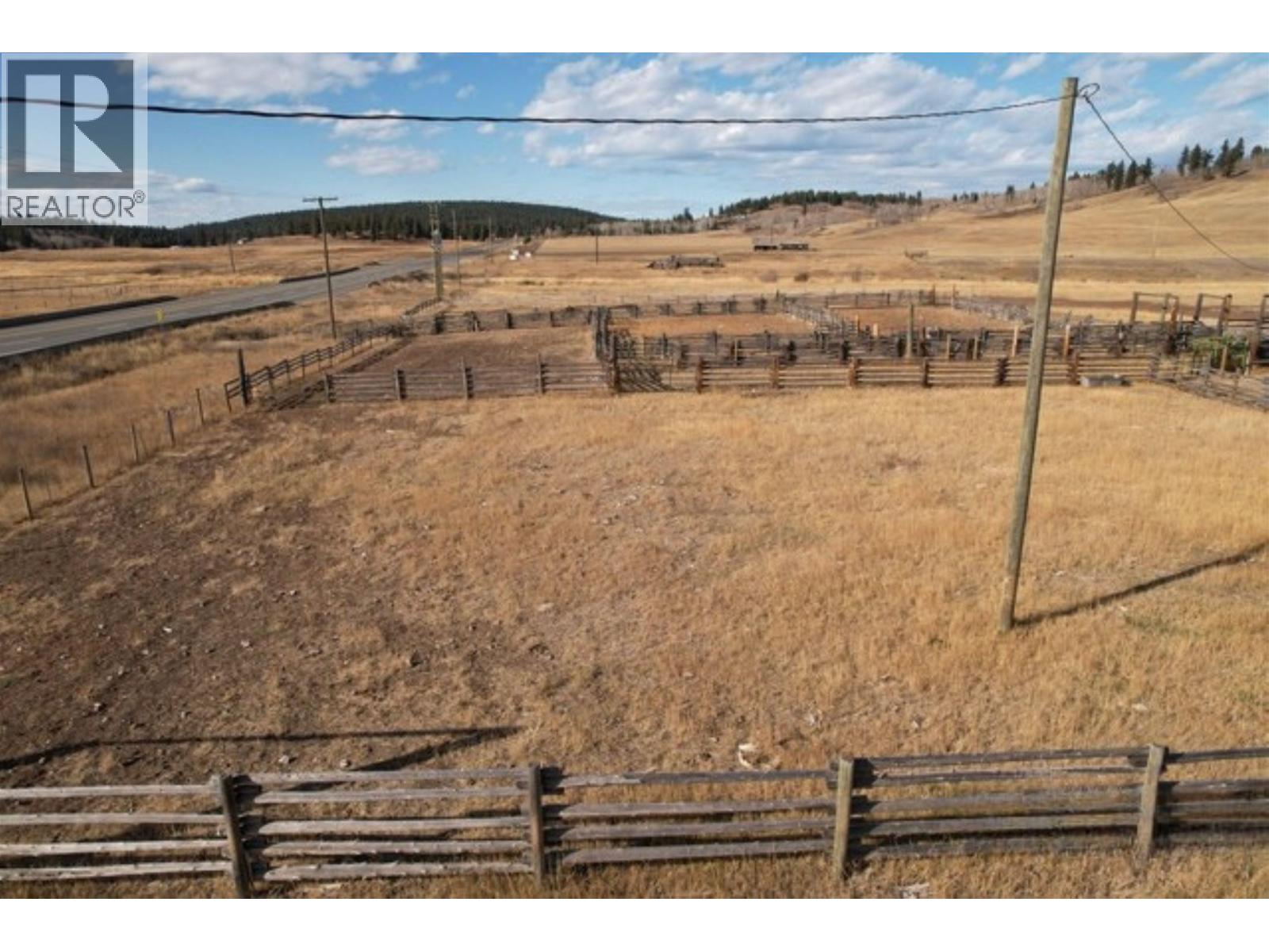 5503 Backvalley Road, 100 Mile House, British Columbia  V0K 2E1 - Photo 5 - C8074104