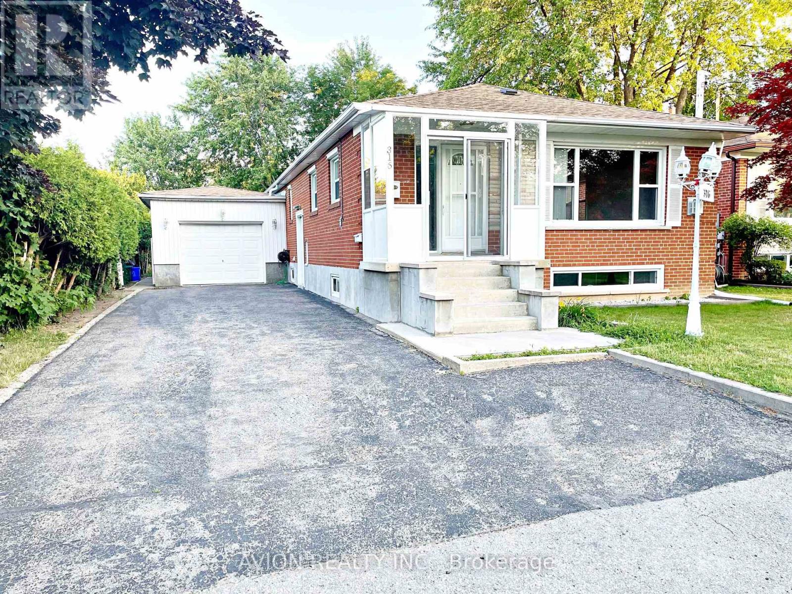 UPPER - 316 GELLS ROAD, Richmond Hill, Ontario