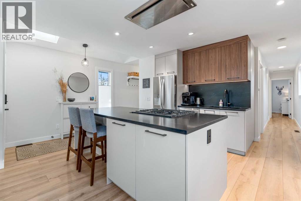 7132 36 Avenue Nw, Calgary, Alberta  T3B 1T8 - Photo 6 - A2272731