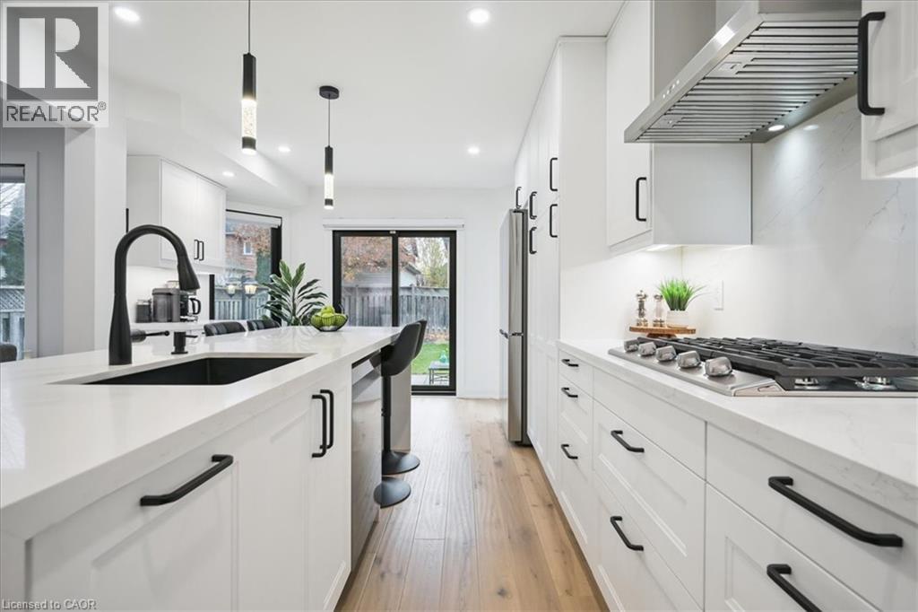 2413 Gladstone Avenue, Oakville, Ontario  L6H 6P2 - Photo 13 - 40790412