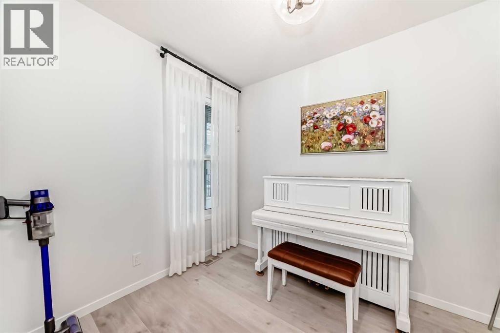 12 West Grove Link Sw, Calgary, Alberta  T3H 6E3 - Photo 12 - A2269918