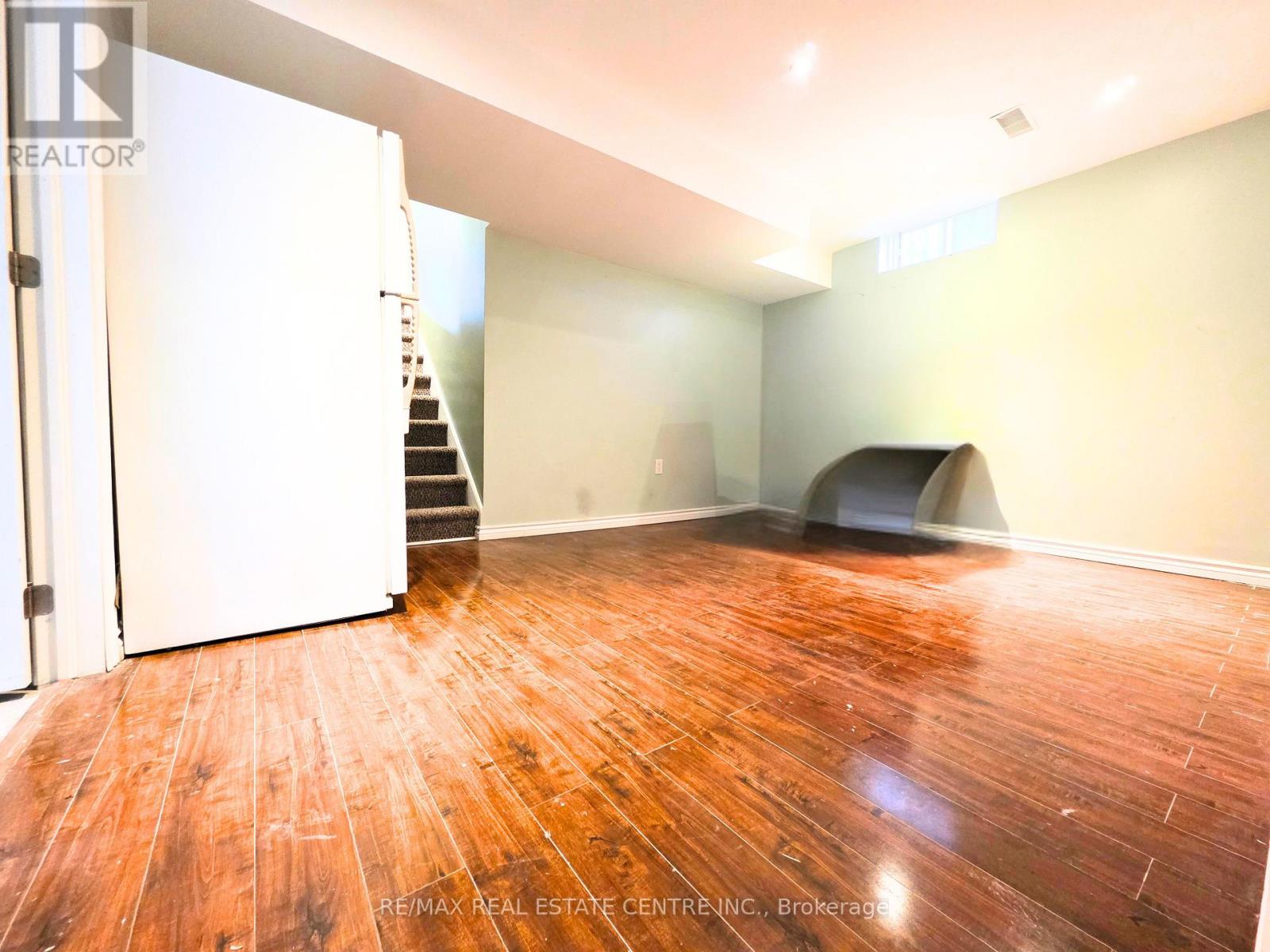 118 Fano Drive, Hamilton, Ontario  L8W 3V7 - Photo 12 - X12505594