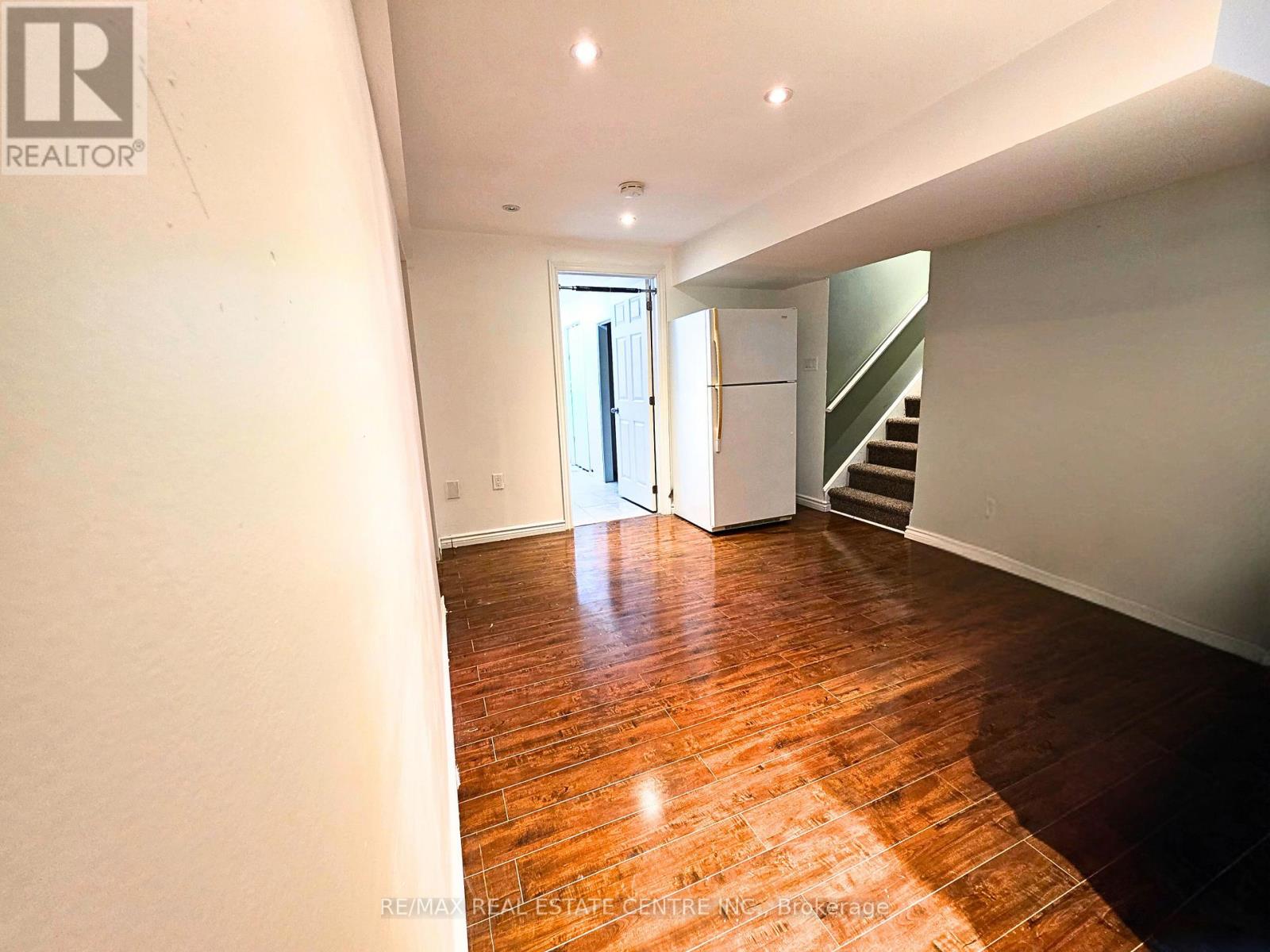 118 Fano Drive, Hamilton, Ontario  L8W 3V7 - Photo 11 - X12505594